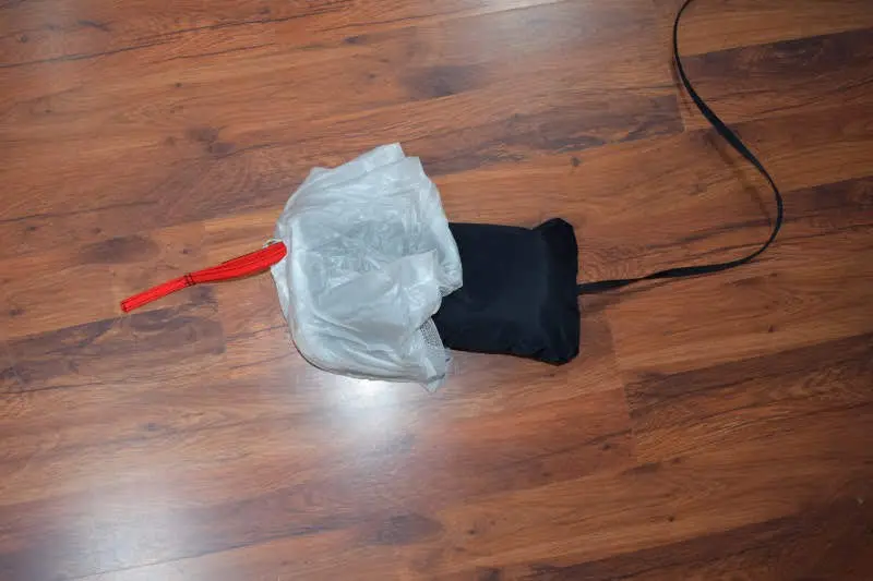 Bremsschirm_Hilfsschirm_stuÌlpen.webp