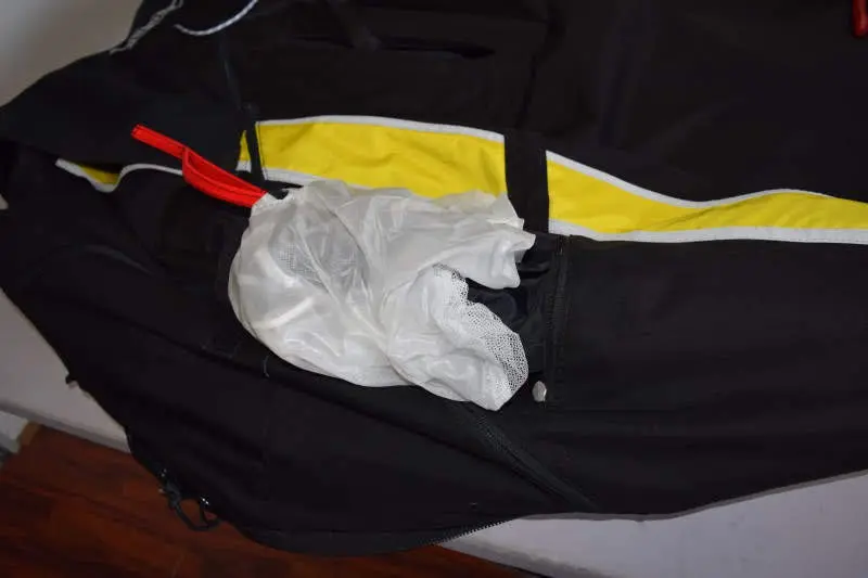 Bremsschirm_in_AuÃencontainer.webp